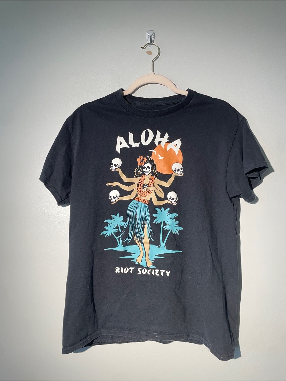 Riot Society Aloha Skull Hula Graphic Tee - Black